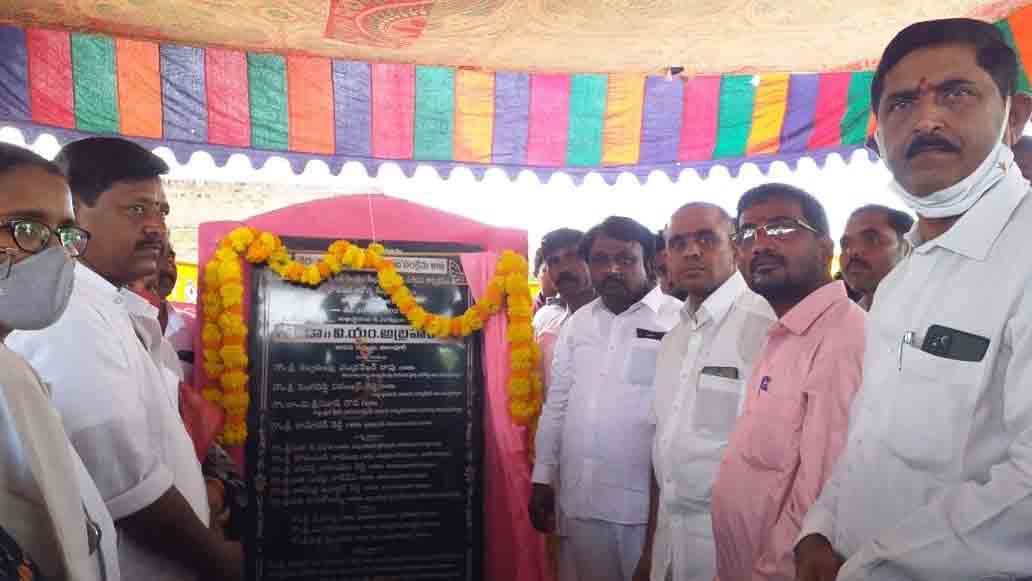 అయిజ: ప్రజల ఆరోగ్య పరిరక్షణే సర్కారు ధ్యేయం.. ఎమ్మెల్యే అబ్రహం