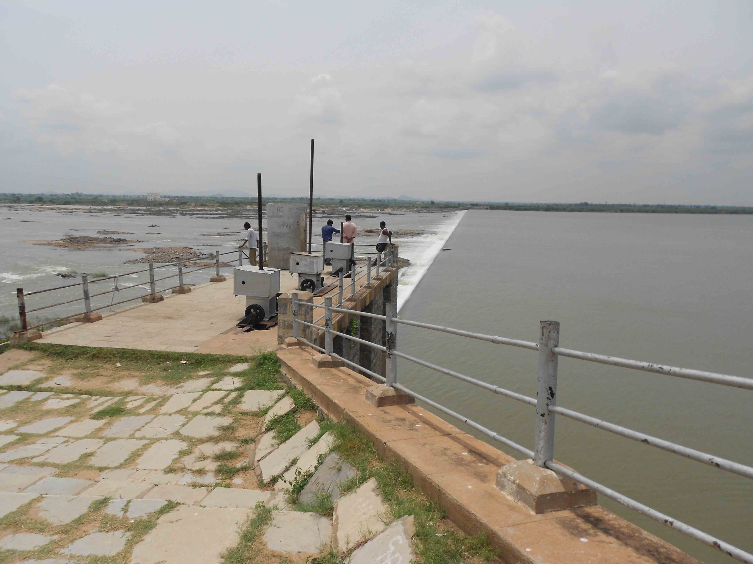 తుంగభద్ర డ్యాంకు నిలకడగా వరద