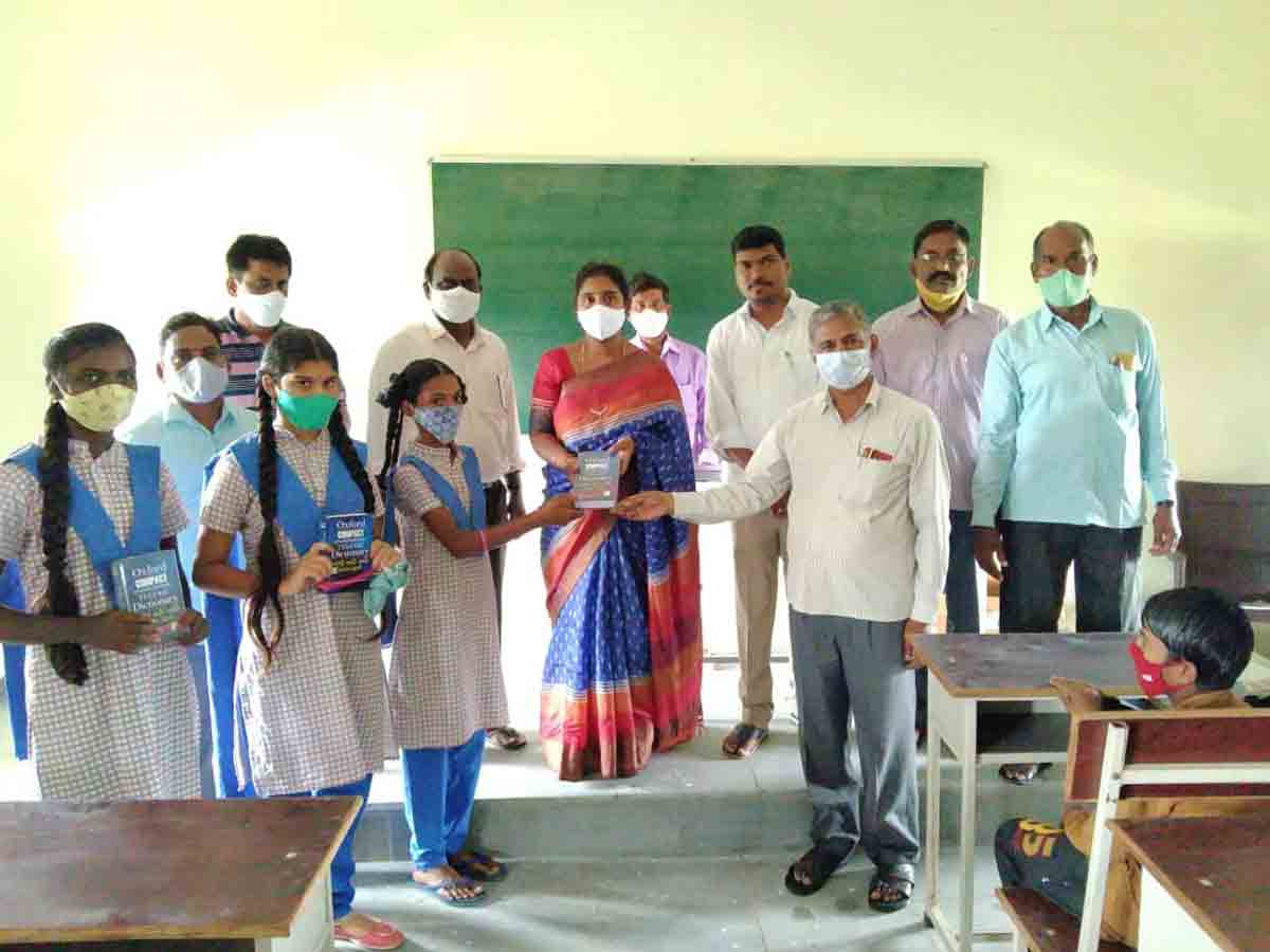 మునుగోడు: విద్యార్థులు ఉన్నత లక్ష్యాలను సాధించాలి