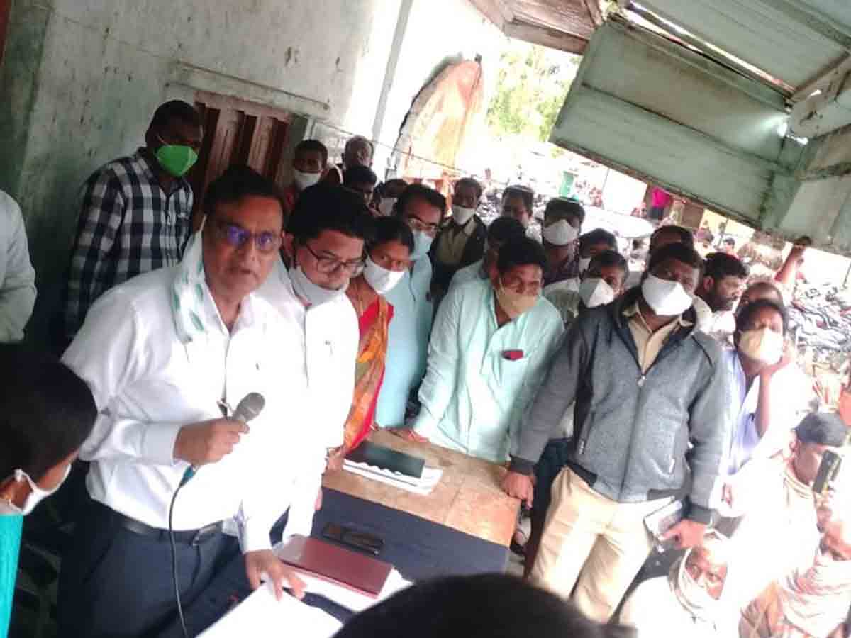 భువనగిరి అర్బన్: ప్రతి కుటుంబానికి ఆర్ అండ్ ఆర్ ప్యాకేజీ.. అదనపు కలెక్టర్ శ్రీనివాస్‌రెడ్డి