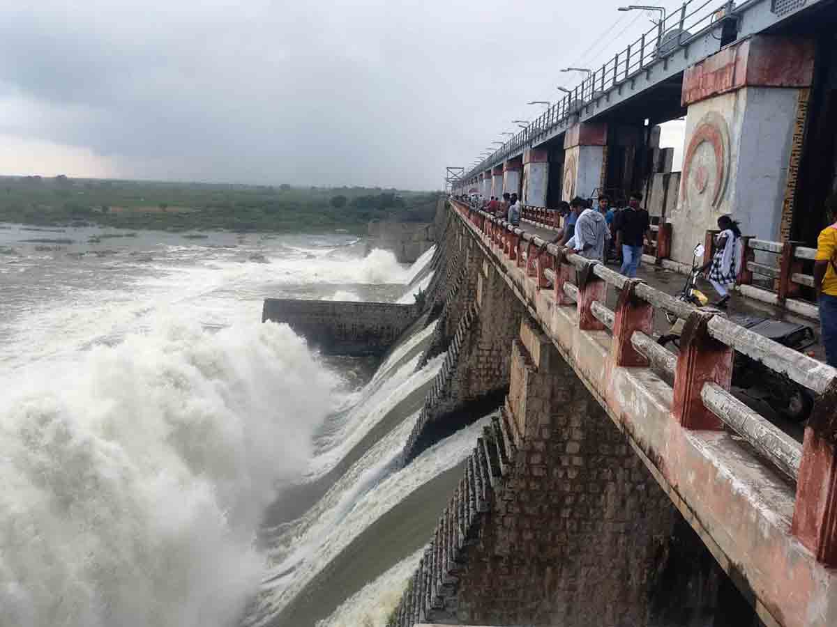 moosi: మూసీ ఆరు గేట్ల ద్వారా నీటి విడుదల