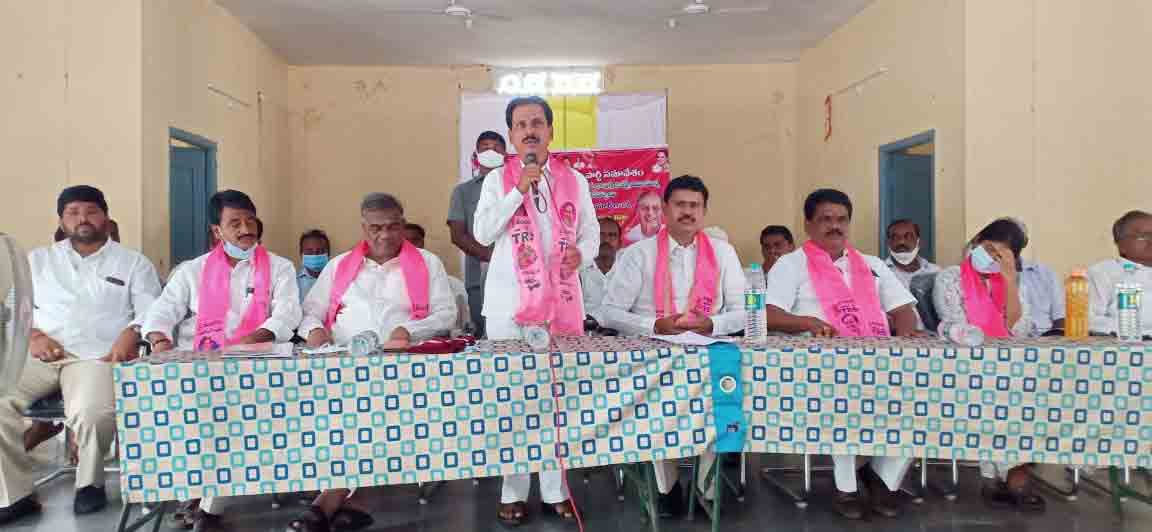 పార్టీ బలోపేతం దిశగా కార్యకర్తలు పనిచేయాలి : ఎమ్మెల్యే రవీంద్రకుమార్