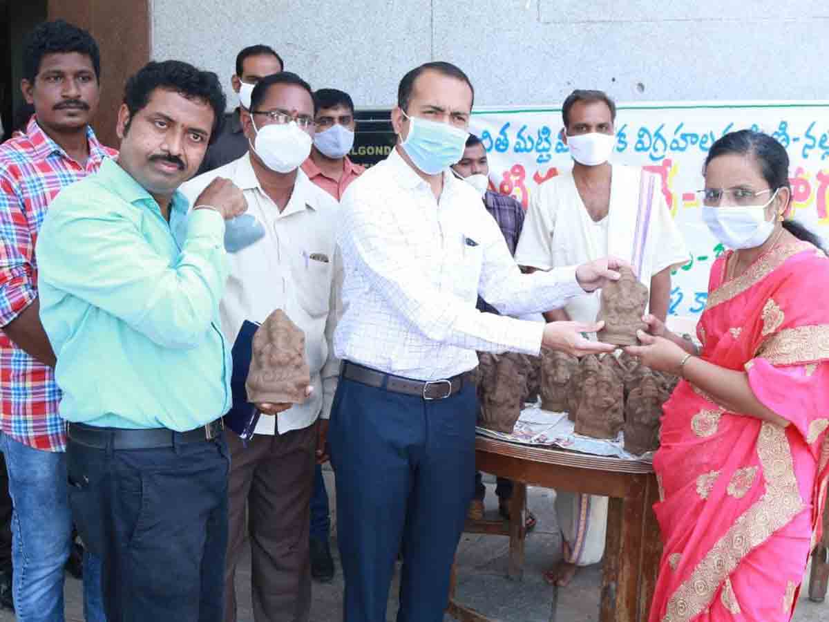 Nalgonda: పర్యావరణ పరిరక్షణకు మట్టి గణపతులను ప్రతిష్టించాలి.. కలెక్టర్ ప్రశాంత్ జీవన్ పాటిల్