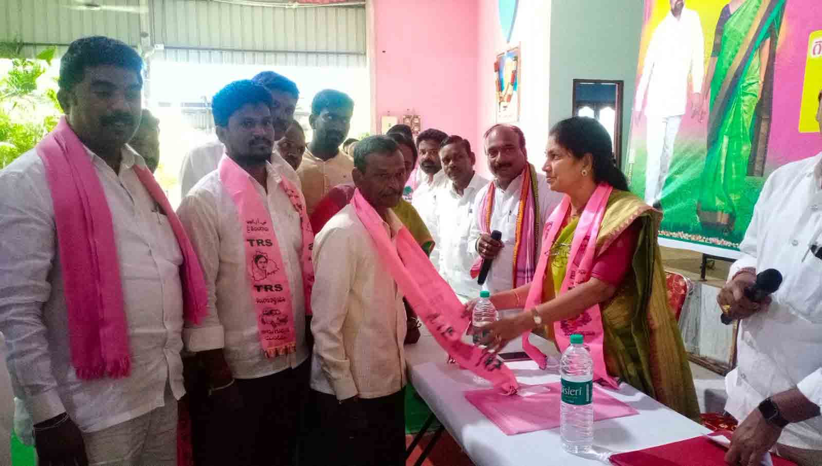 ప్రభుత్వ పథకాలు ప్రజలకు చేరవేయాలి: ప్రభుత్వ విప్ గొంగిడి సునీతామహేందర్రెడ్డి