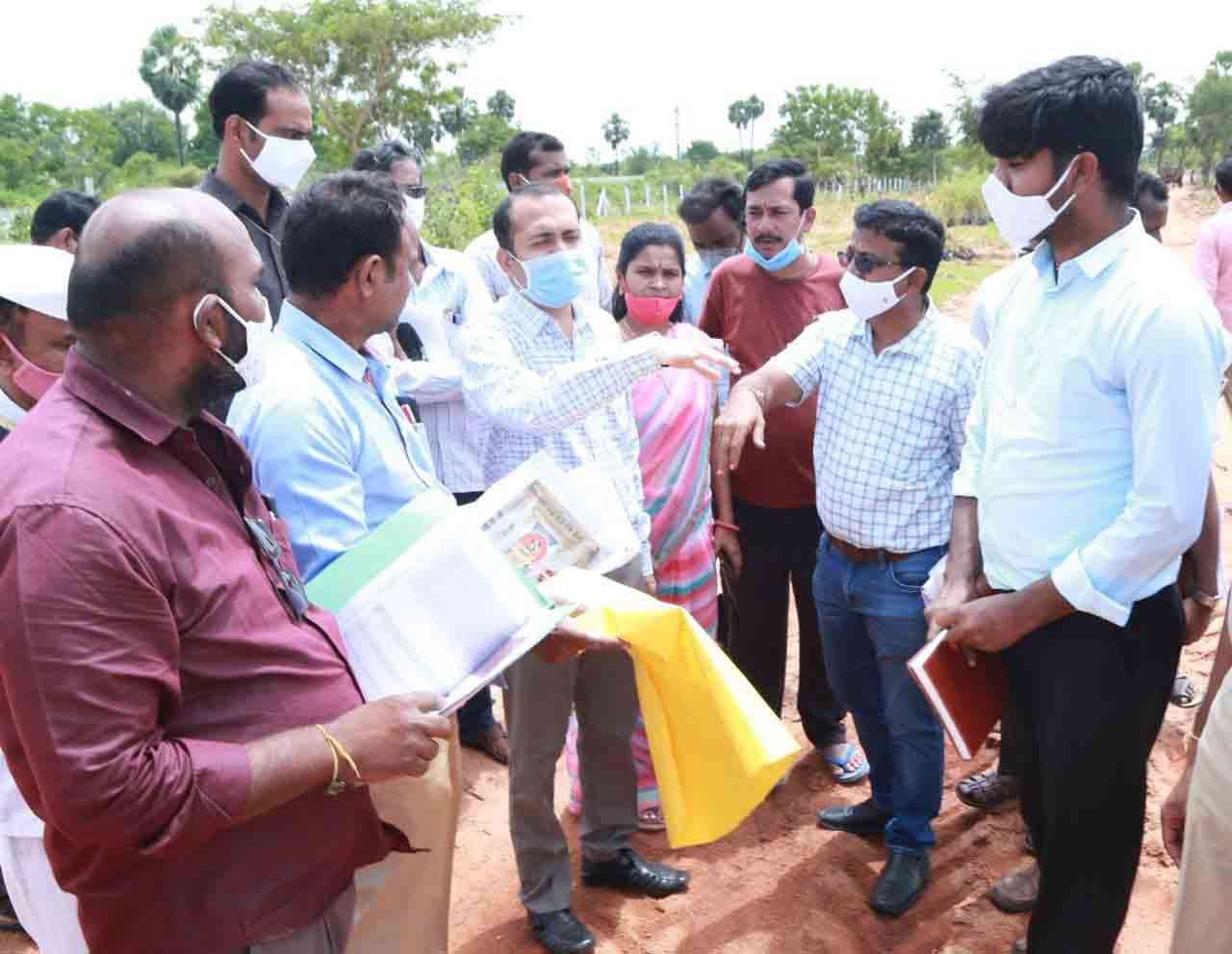 Madgulapally: పల్లెప్రకృతి వనం పనులు పూర్తిచేయాలి: కలెక్టర్ జీవన్ పాటిల్