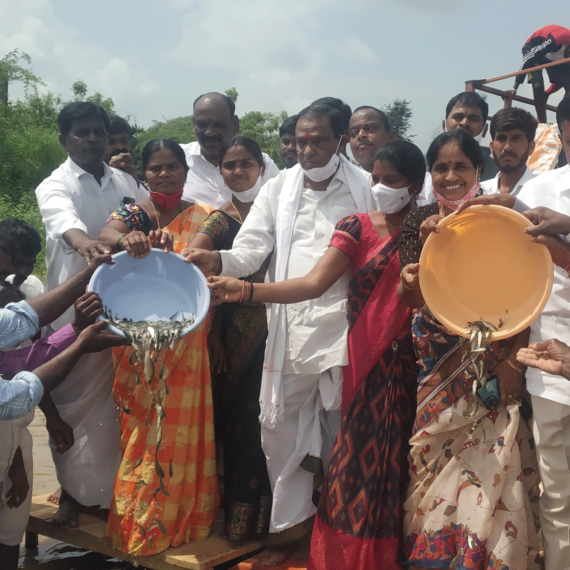 కులవృత్తులకు సీఎం కేసీఆర్‌తోనే పూర్వవైభవం: నర్సాపూర్‌ ఎమ్మెల్యే మదన్‌రెడ్డి