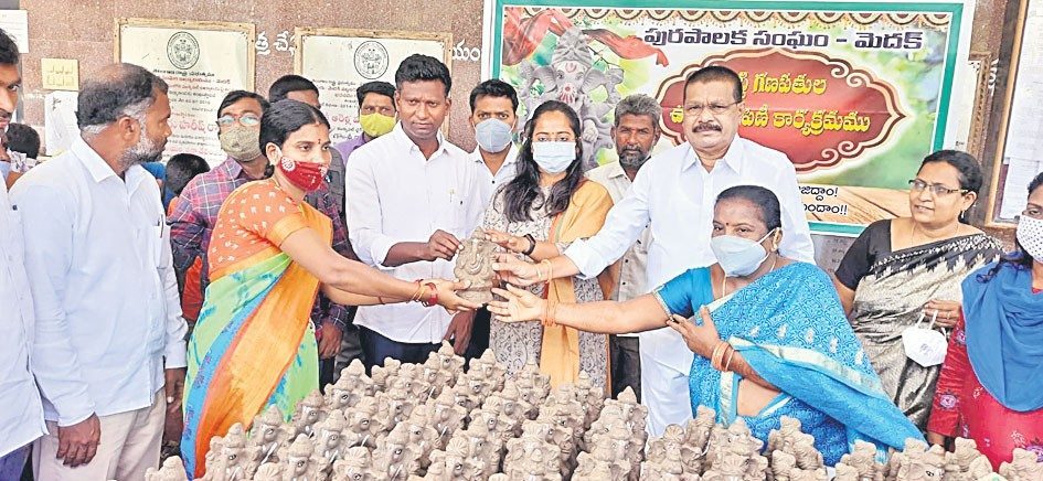 కొవిడ్‌ నిబంధనలు పాటించాలి