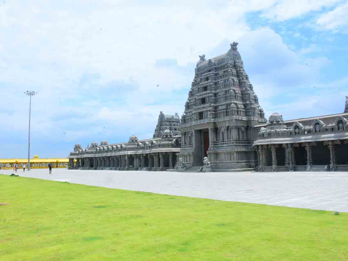 యాదాద్రి: శ్రీవారి ఖజానాకు రూ. 10,09,797 ఆదాయం