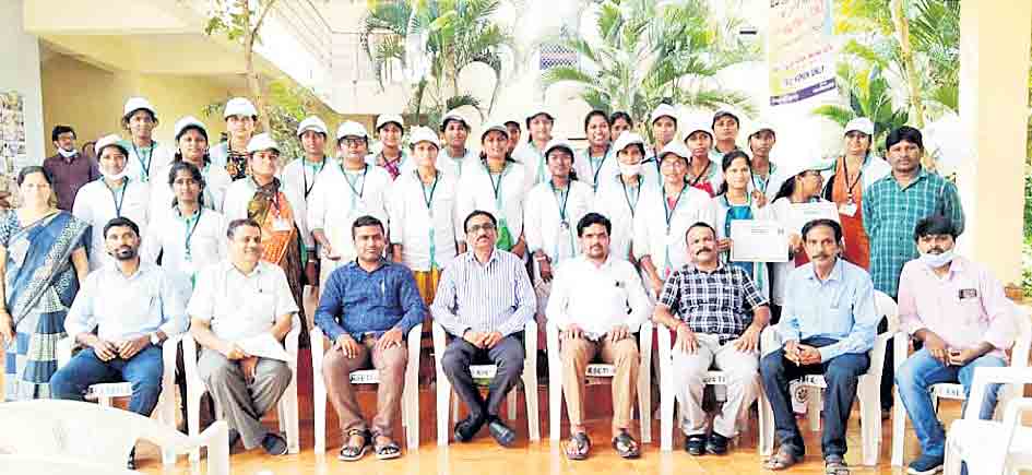 మహిళలు ఆర్థికంగా ఎదుగాలి