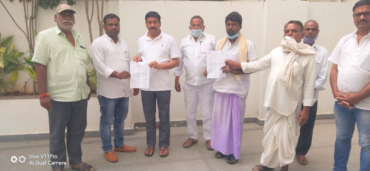 Doulthabad : ఎల్‌‌వోసీ చెక్కులను పంపిణీ చేసిన ఎమ్మెల్యే నరేందర్‌రెడ్డి