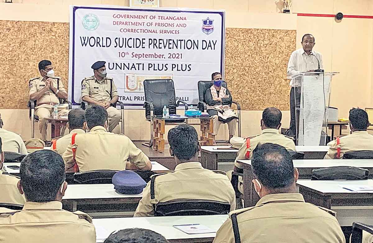 ఆత్మహత్యలపై అవగాహన కల్పిస్తున్నాం