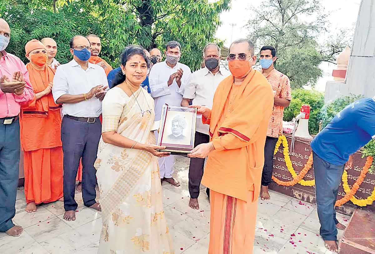 వివేకానందుడి బోధనలు అనుసరణీయం