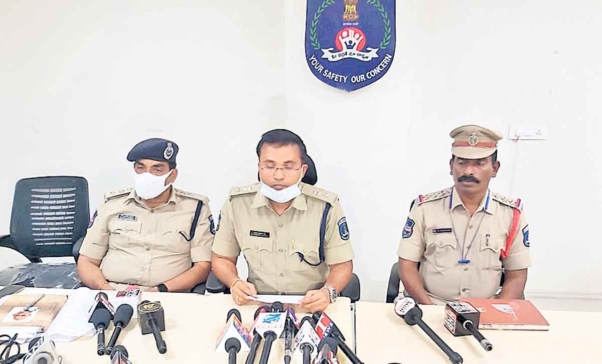 దత్తత కూతురే హంతకురాలు