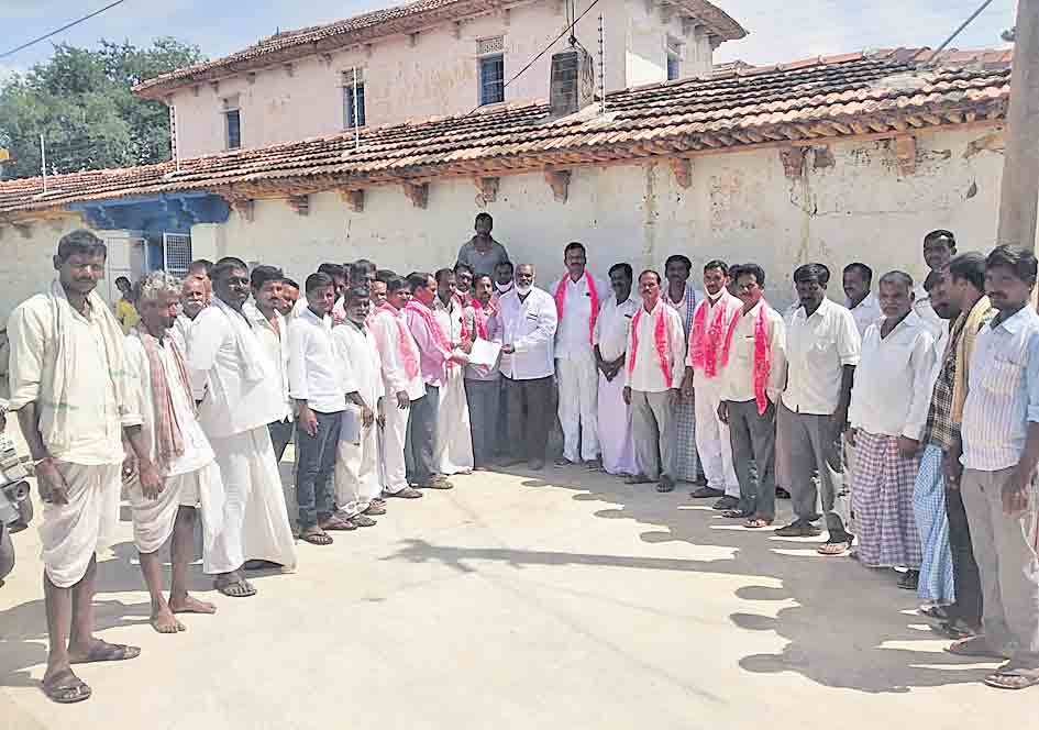 టీఆర్‌ఎస్‌ కమిటీల సందడి