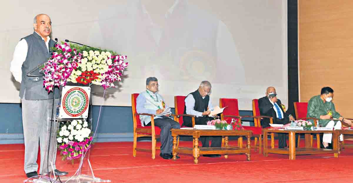 ప్రతి నీటిబొట్టునూ ఒడిసిపట్టాలి