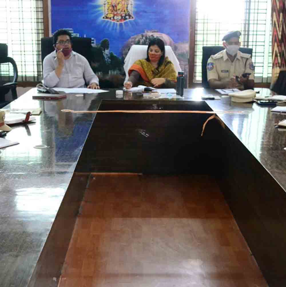 కొవిడ్‌ నిబంధనలతో ఉత్సవాలు జరుపుకోవాలి