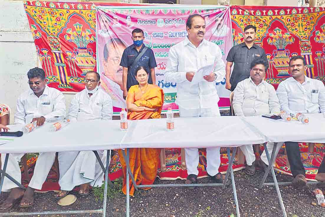 కులవృత్తుల బలోపేతానికి సీఎం కృషి