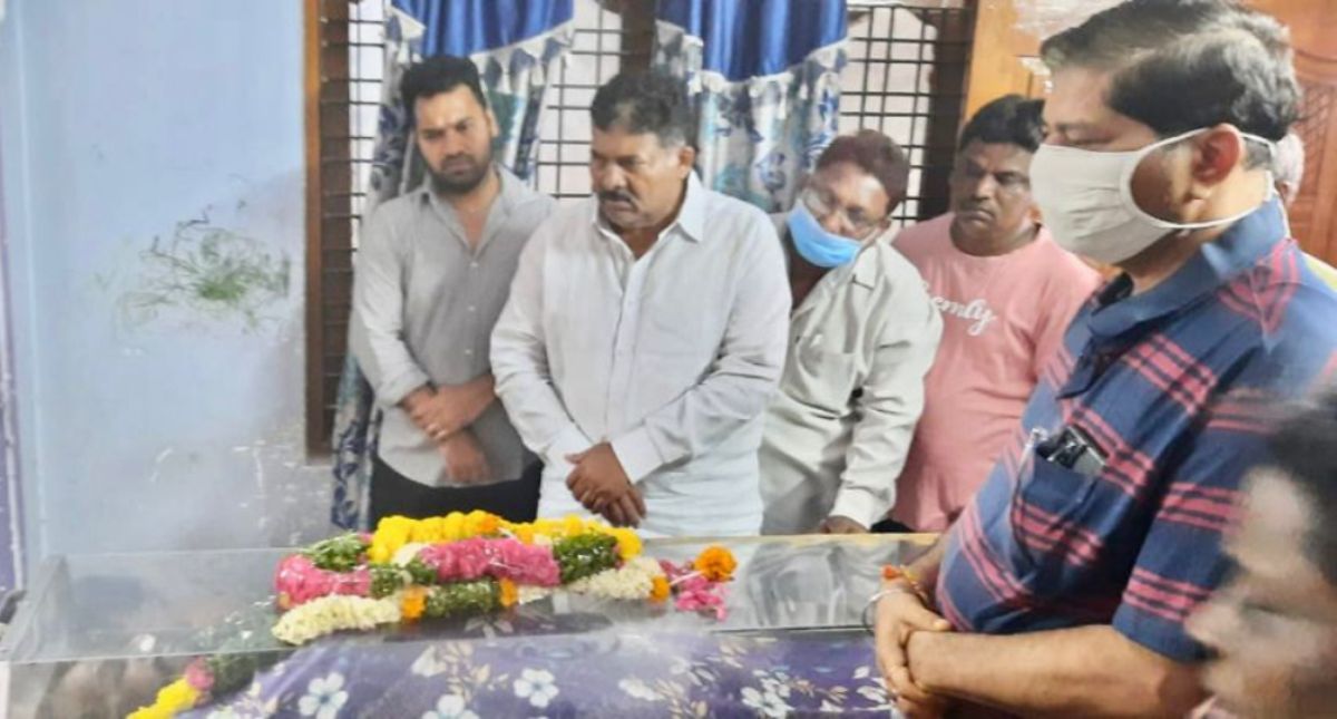 Hyderabad | గుండెపోటుతో టీఆర్‌ఎస్ నాయ‌కుడు మృతి