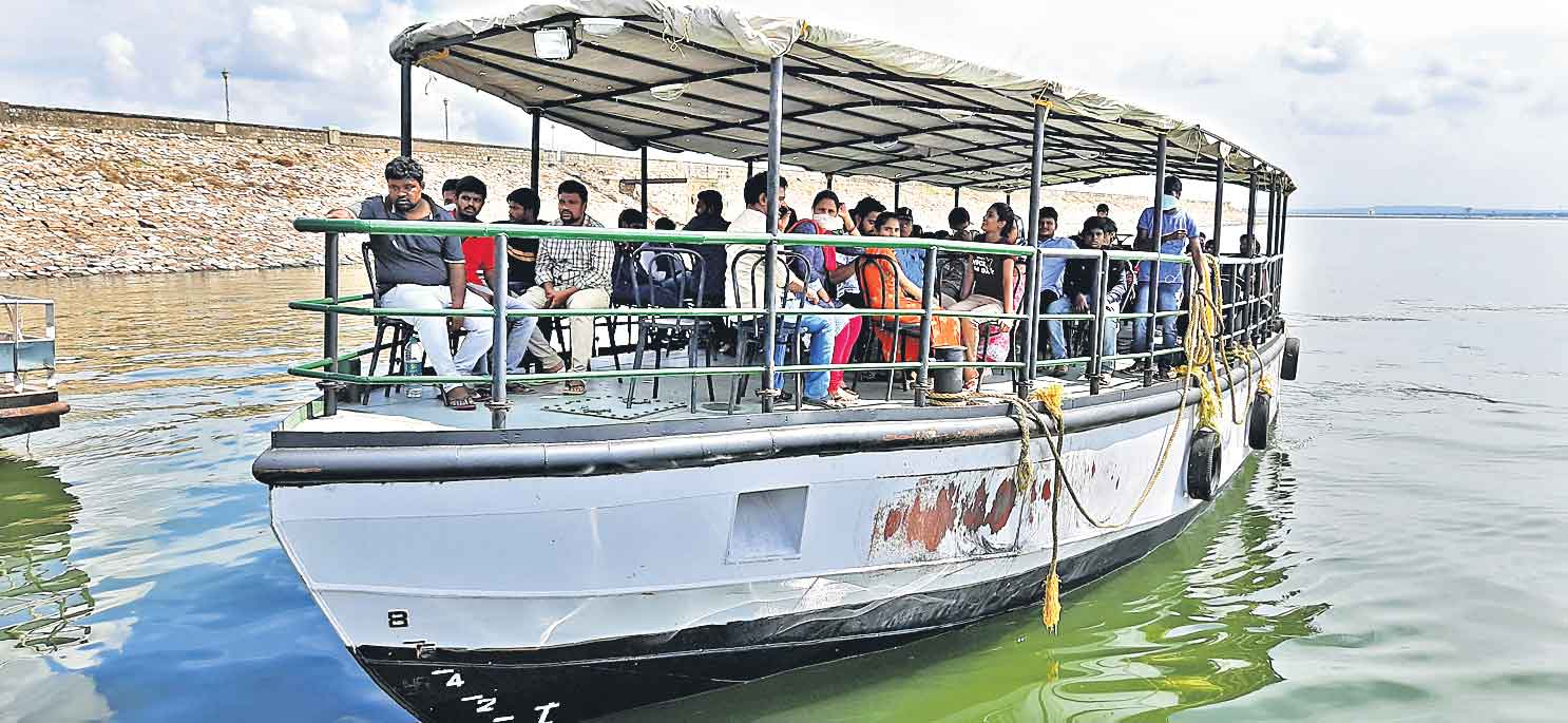 పర్యాటకం కళకళ