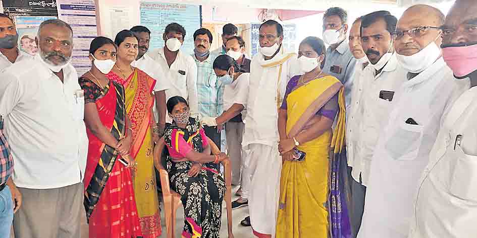 వ్యాక్సినేషన్‌ను సద్వినియోగం చేసుకోవాలి