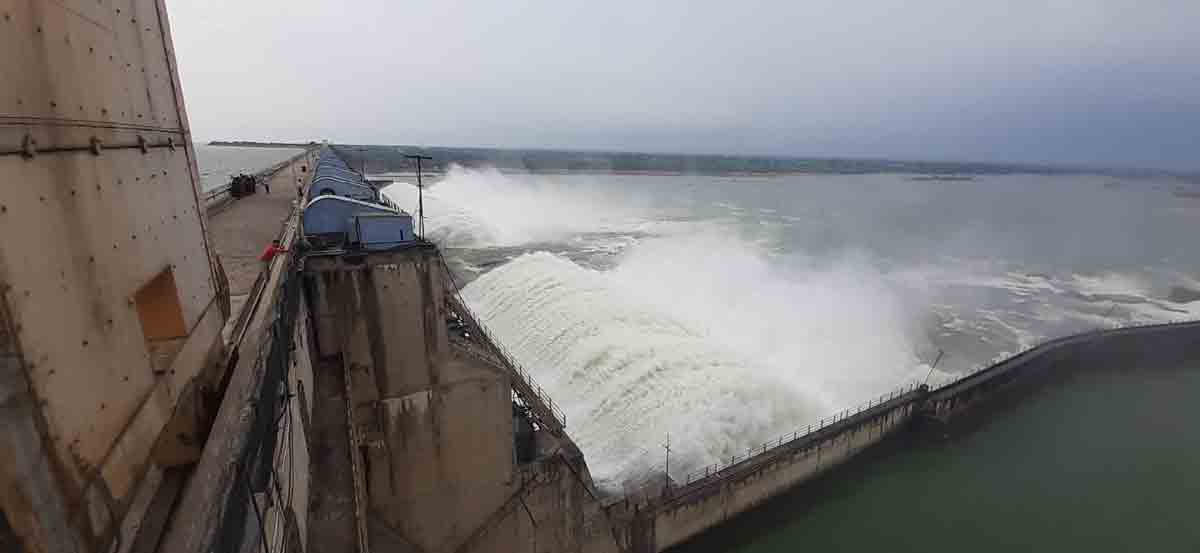 ప్రాజెక్టులకు వరద