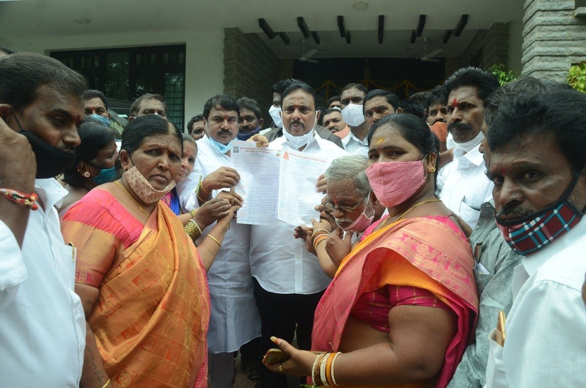 Hyderabad | ఫిలింనగర్‌ ఆలయ నిర్వహణ బాధ్యత బస్తీవాసులకే ఇవ్వాలి : బస్తీవాసుల విన‌తి