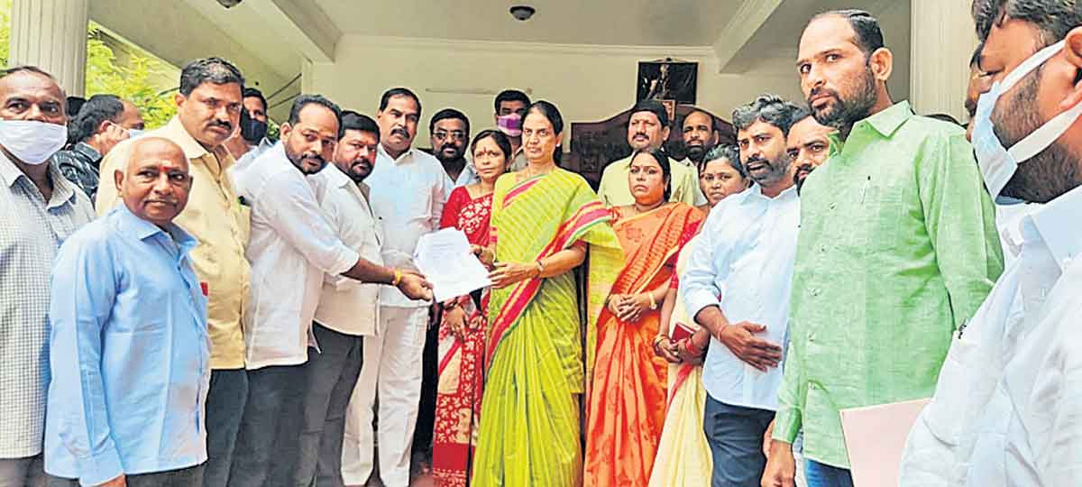 పార్టీ నిర్మాణంపై దృష్టి పెట్టండి