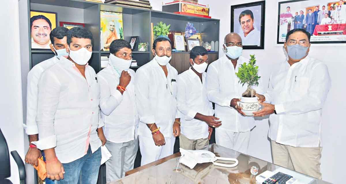 మండల పరిషత్‌ నిధులపై మంత్రికి ఎంపీటీసీల వినతి