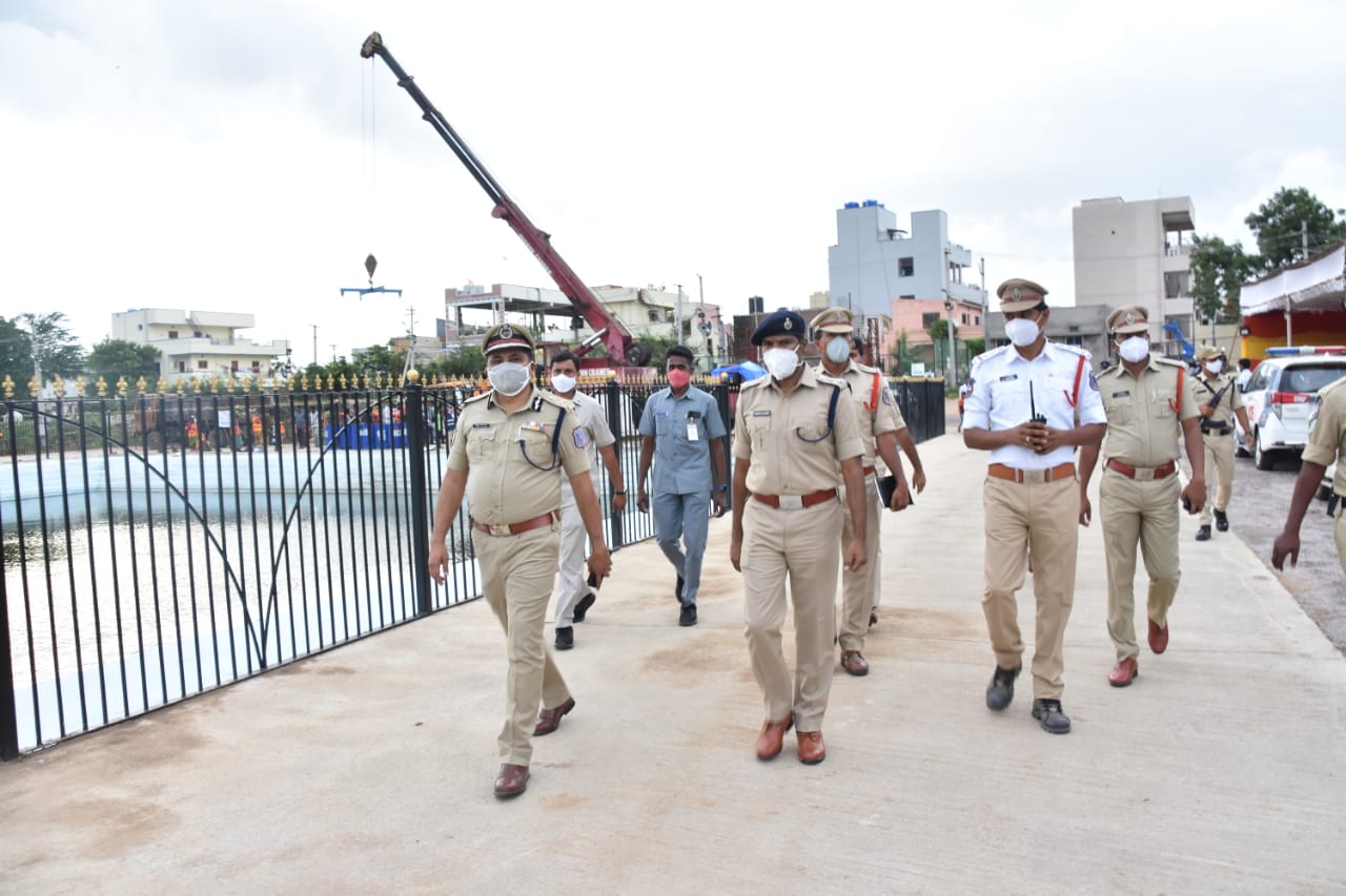 Hyderabad | నిమజ్జనాల ఏర్పాట్లను పరిశీలించిన సీపీ మహేష్‌భగవత్‌