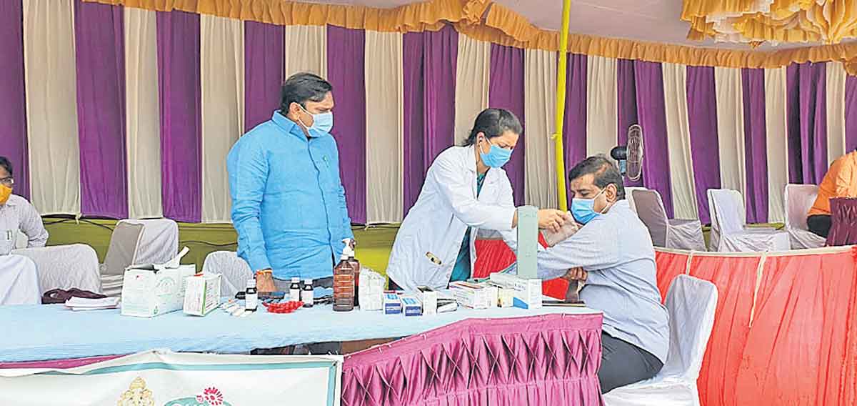 నిమజ్జనం చెరువుల వద్ద వైద్య శిబిరాలు