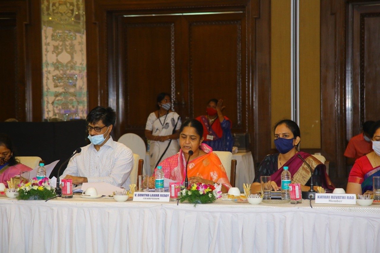 mahila commission | మహిళా కమిషన్‌తో సమావేశమైన పార్లమెంటరీ కమిటీ