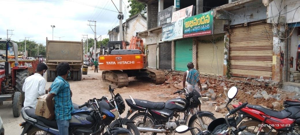 Suryapeta: పేటలో ప్రధాన రహదారి విస్తరణ పనులు షురూ