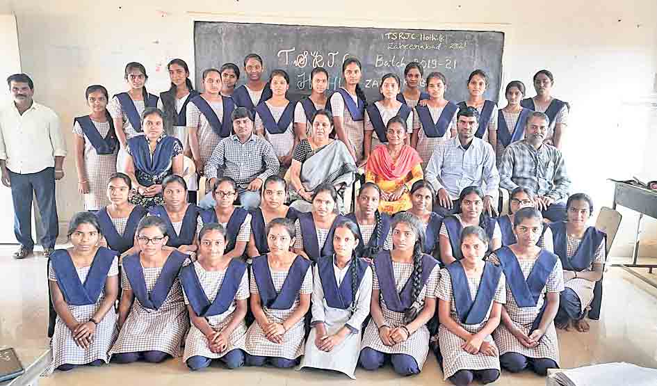 ఉత్తమ సేవలకు గుర్తింపు