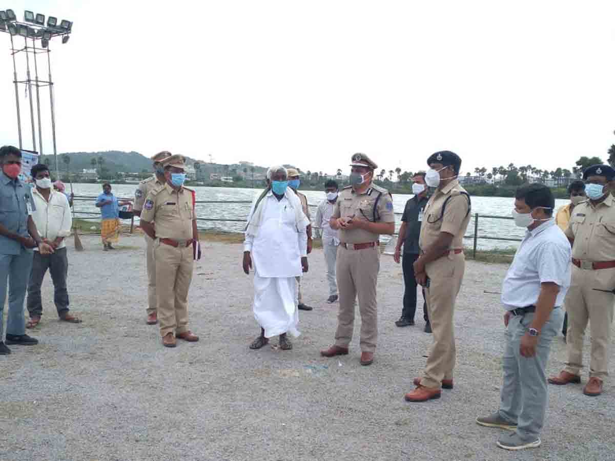 Abdullapurmet : నిమజ్జన ఏర్పాట్లను పరిశీలించిన రాచకొండ సీపీ మహేష్‌భగవత్‌