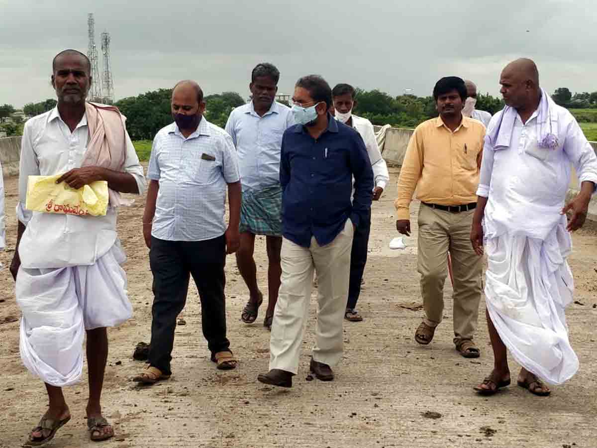 Vikarabad : జీవన్గి బ్రిడ్జి అప్రోచ్‌ రోడ్డుకు భూ పరిశీలన