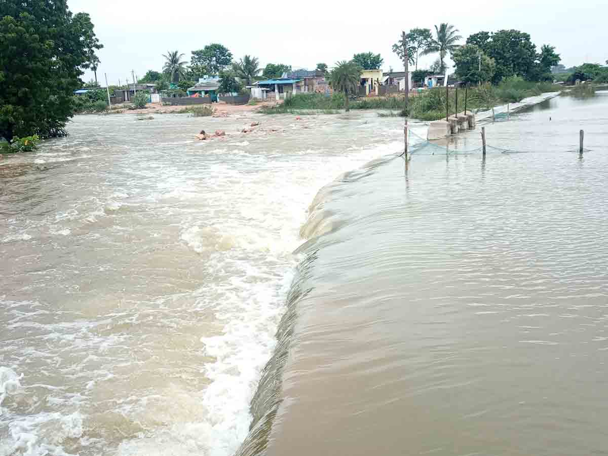 ఆగిన వాన వదలని వరద