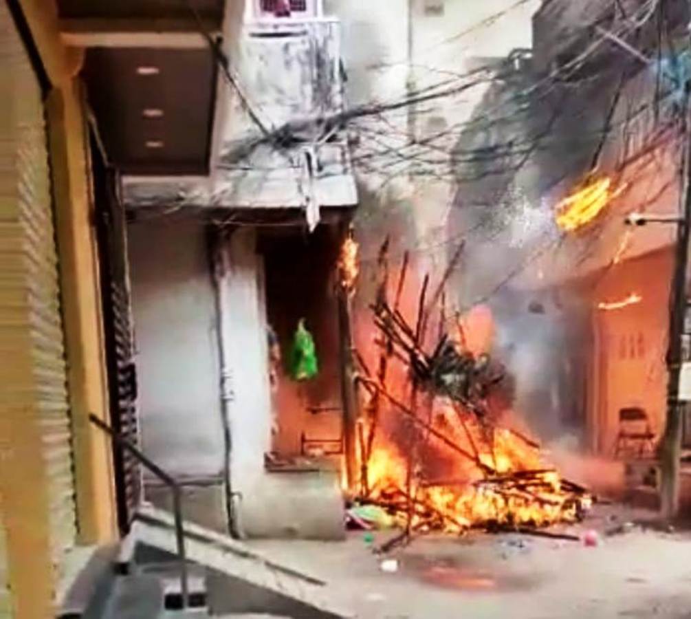 Short circuit |  షార్ట్ స‌ర్క్యూట్‌తో కాలి బూడిదైన వినాయ‌క మండ‌పం