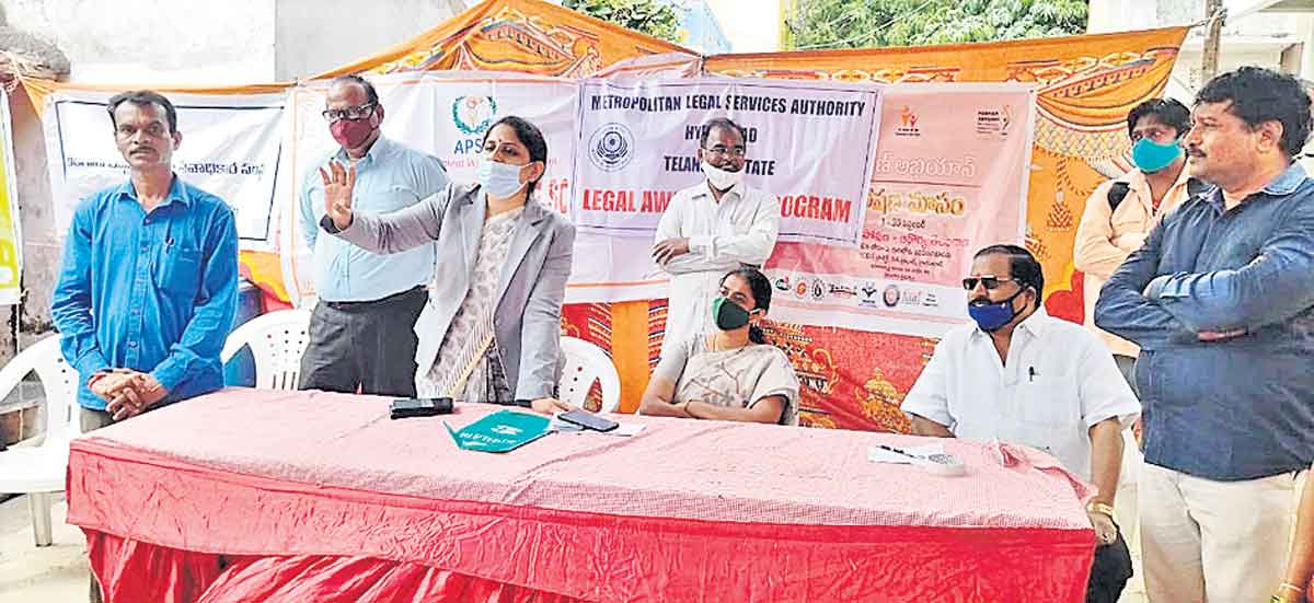 పేదలకు ఉచితంగా న్యాయ సేవలు