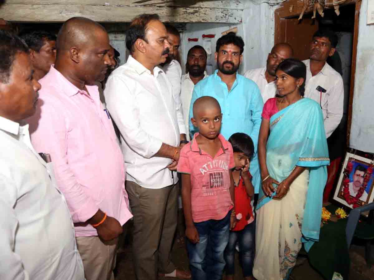 Vikarabad : ఆ పిల్లలను నేనే చదివిస్తా.. ఆత్మహత్యలు వద్దు : ఎంపీ రంజీత్‌ రెడ్డి