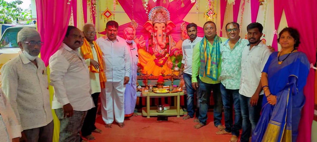 నవరాత్రి ఉత్సవాలను ప్రశాంతంగా జరుపుకోవాలి : ఎమ్మెల్యే ముఠా గోపాల్‌