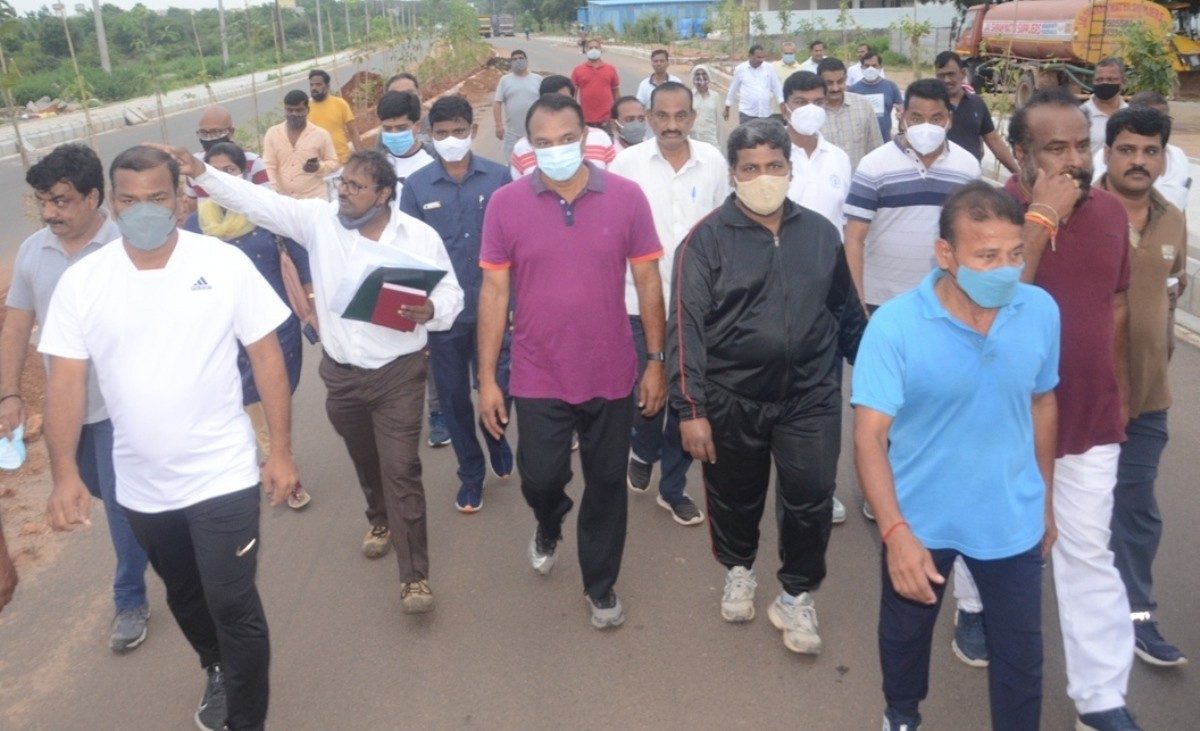 పర్యావరణ పరిరక్షణ కోసం మొక్క‌లు నాటుదాం: ఎమ్మెల్యే దేవిరెడ్డి సుధీర్‌రెడ్డి