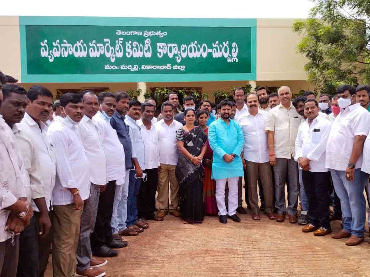Vikarabad : కొత్త పంటలపై రైతులకు అవగాహన కల్పించాలి