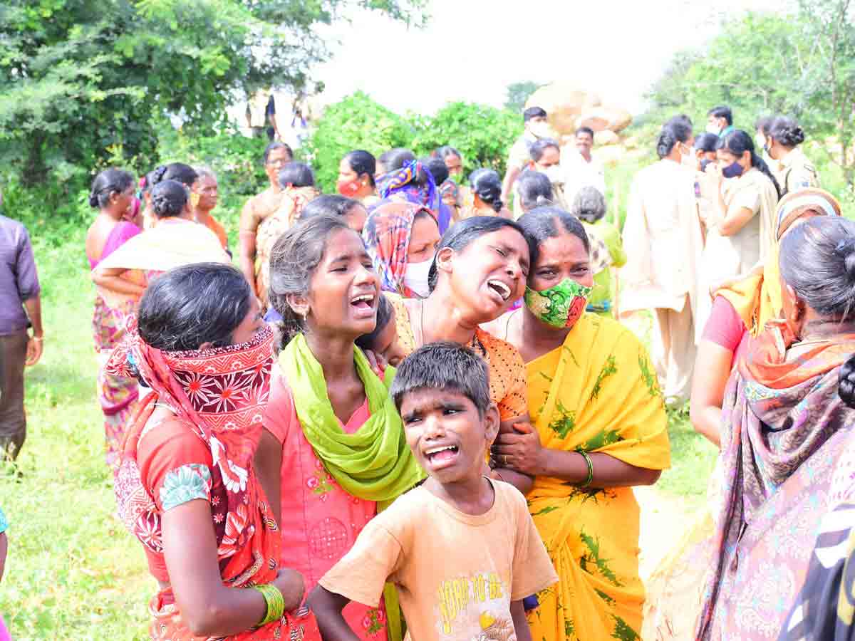 మహిళపై హత్యాచారం.. ఆమనగల్లులో దారుణం