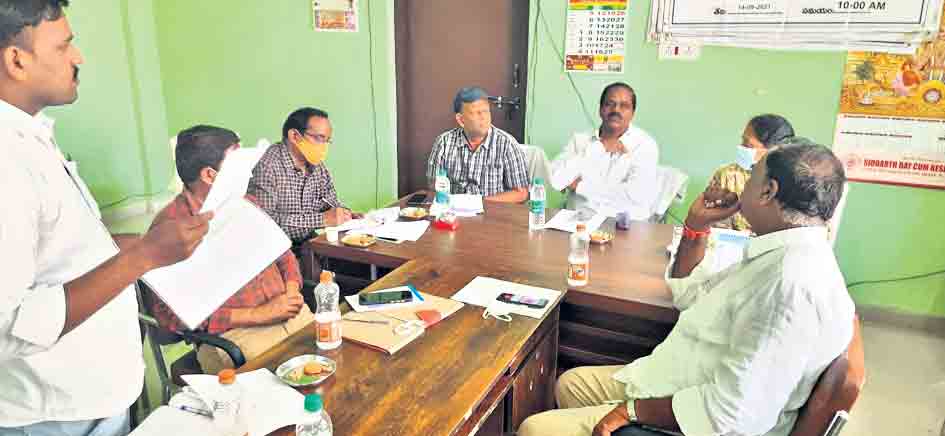 పథకాల అమలును పర్యవేక్షించాలి