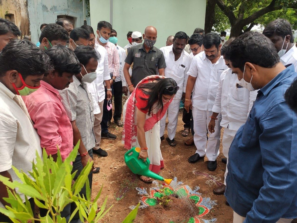 చౌటుప్పల్: దండు మల్కాపురంలో కలెక్టర్ పర్యటన