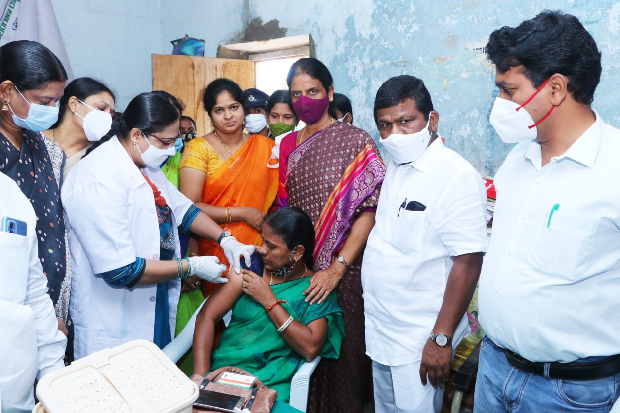 covid vaccine | ప్రాణాల ర‌క్ష‌ణ‌కే టీకాలు : మంత్రి స‌బితా ఇంద్రారెడ్డి