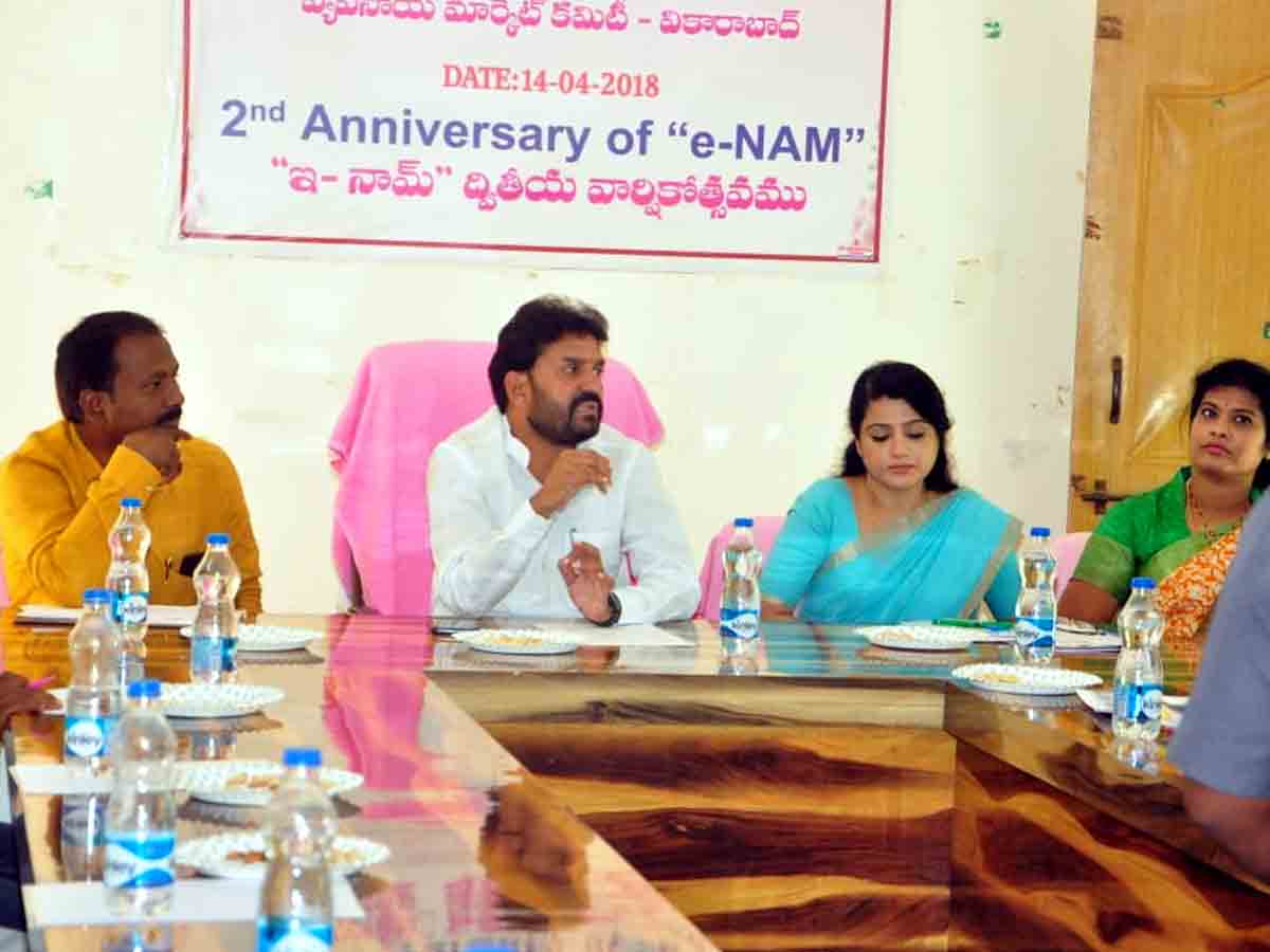 Vikarabad : రైతులందరూ తమ ఉత్పత్తులను మార్కెట్‌ యార్డులోనే అమ్ముకోవాలి