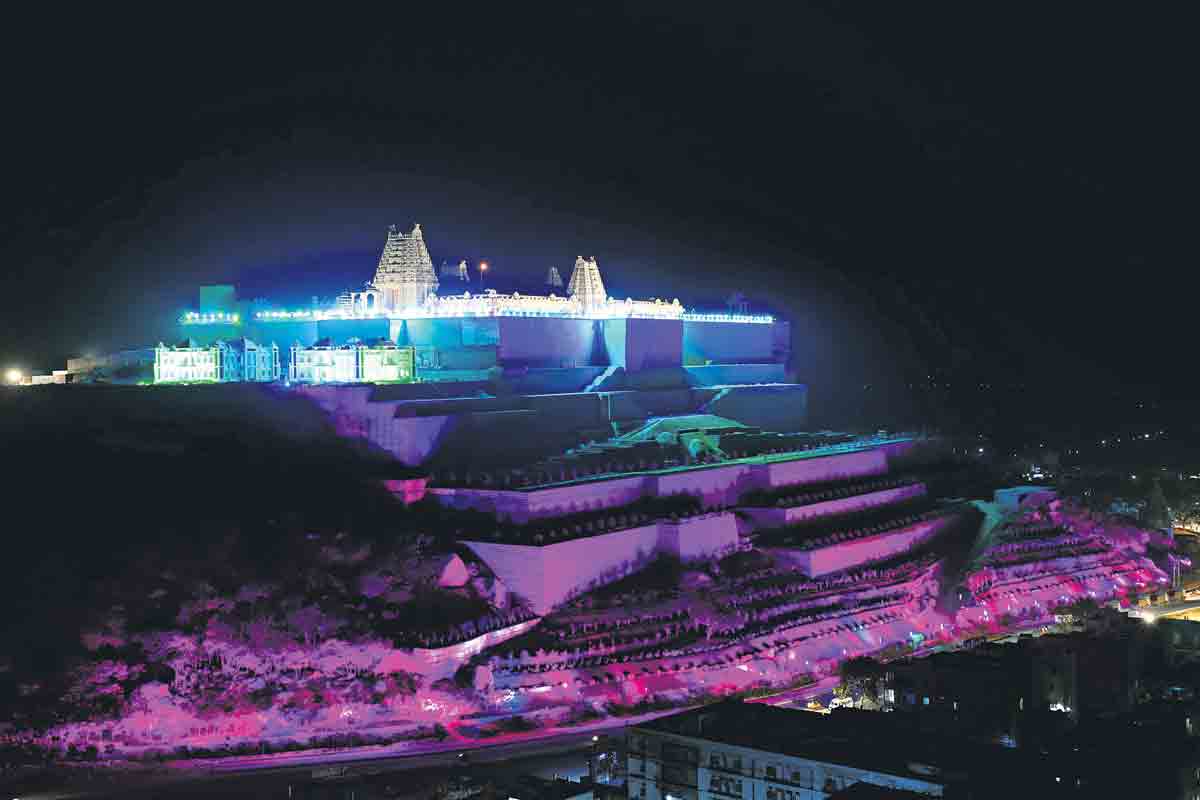 యంత్రాలతో యాదాద్రి ప్రసాదం