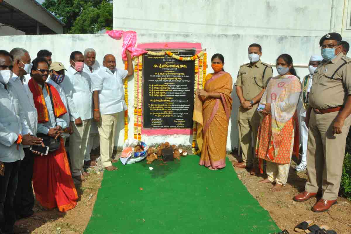 ఆదిలాబాద్‌లో రూ.2 కోట్లతో పోలీస్ కంట్రోల్ రూమ్.. ఎమ్మెల్యే జోగు రామన్న భూమి పూజ