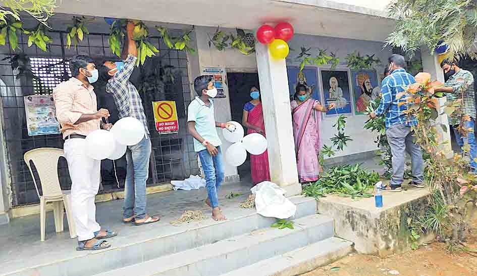 మోగిన బడిగంట